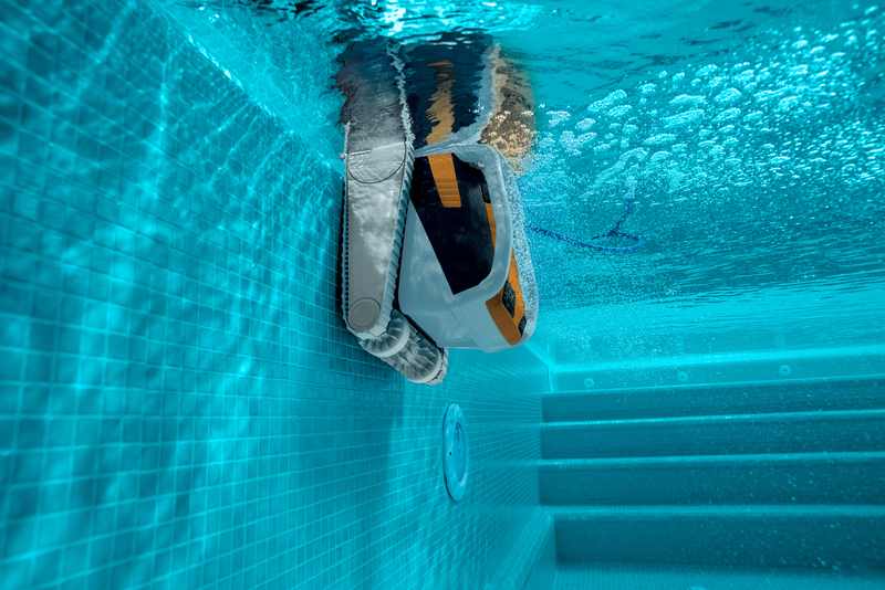 robot de piscina E60i Dolphin Maytronics, limpiafondos IOT limpieza