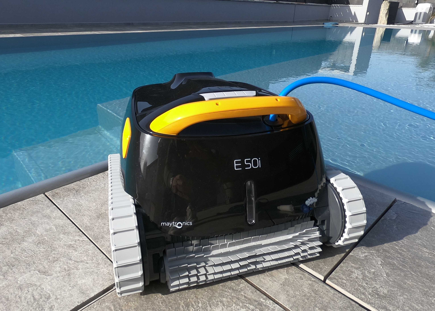 Dolphin E50i, robot per piscina Maytronics. Zavattishop Centro assistenza ufficiale.