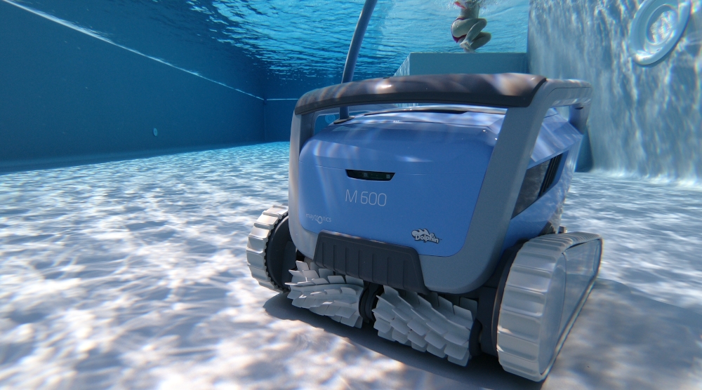 Robot piscina Dolphin Maytronics, piscina pulita, risparmio prodotti chimici
