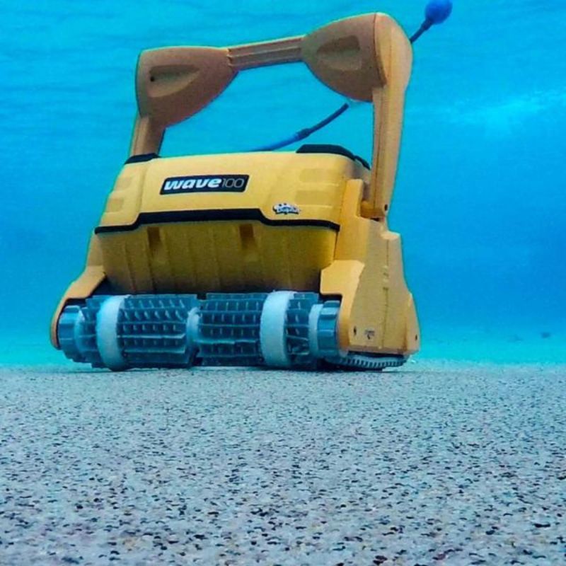 Come pulire il fondo piscina