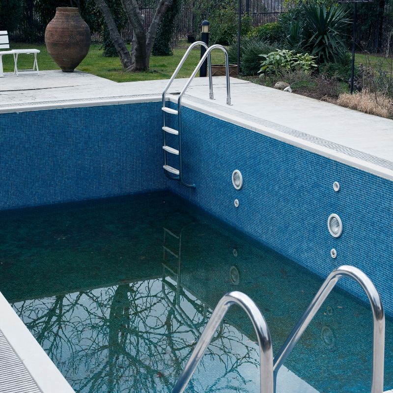 Come svuotare una piscina interrata
