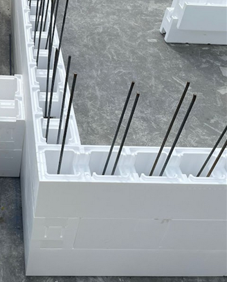 particolare armatura muri piscina skimmer