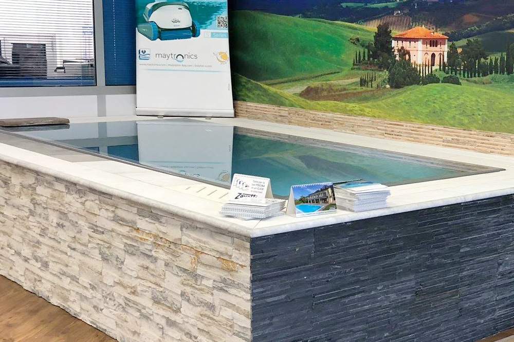 Campione espositivo realizzazione piscina con casseri sfioro