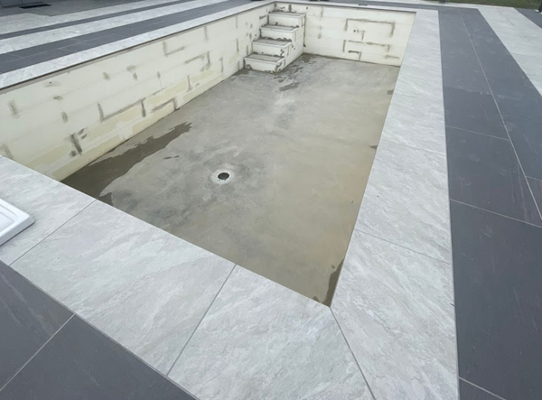 pavimentazione finita piscina