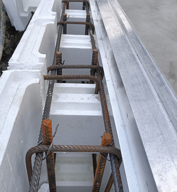 dettaglio armatura e profilo per telo piscina