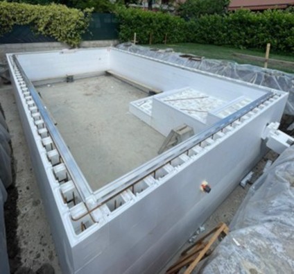 struttura piscina con profilo per rivestimento